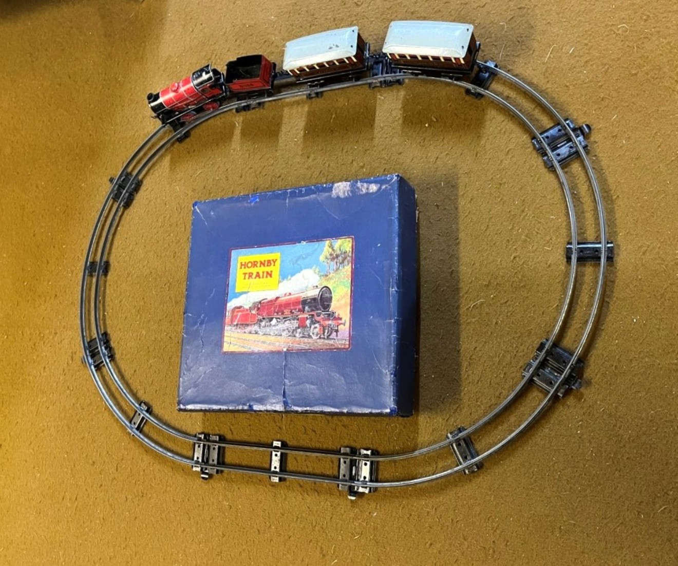 Vintage Hornby Clockwork O Gauge Train Set M1 Passenger Set