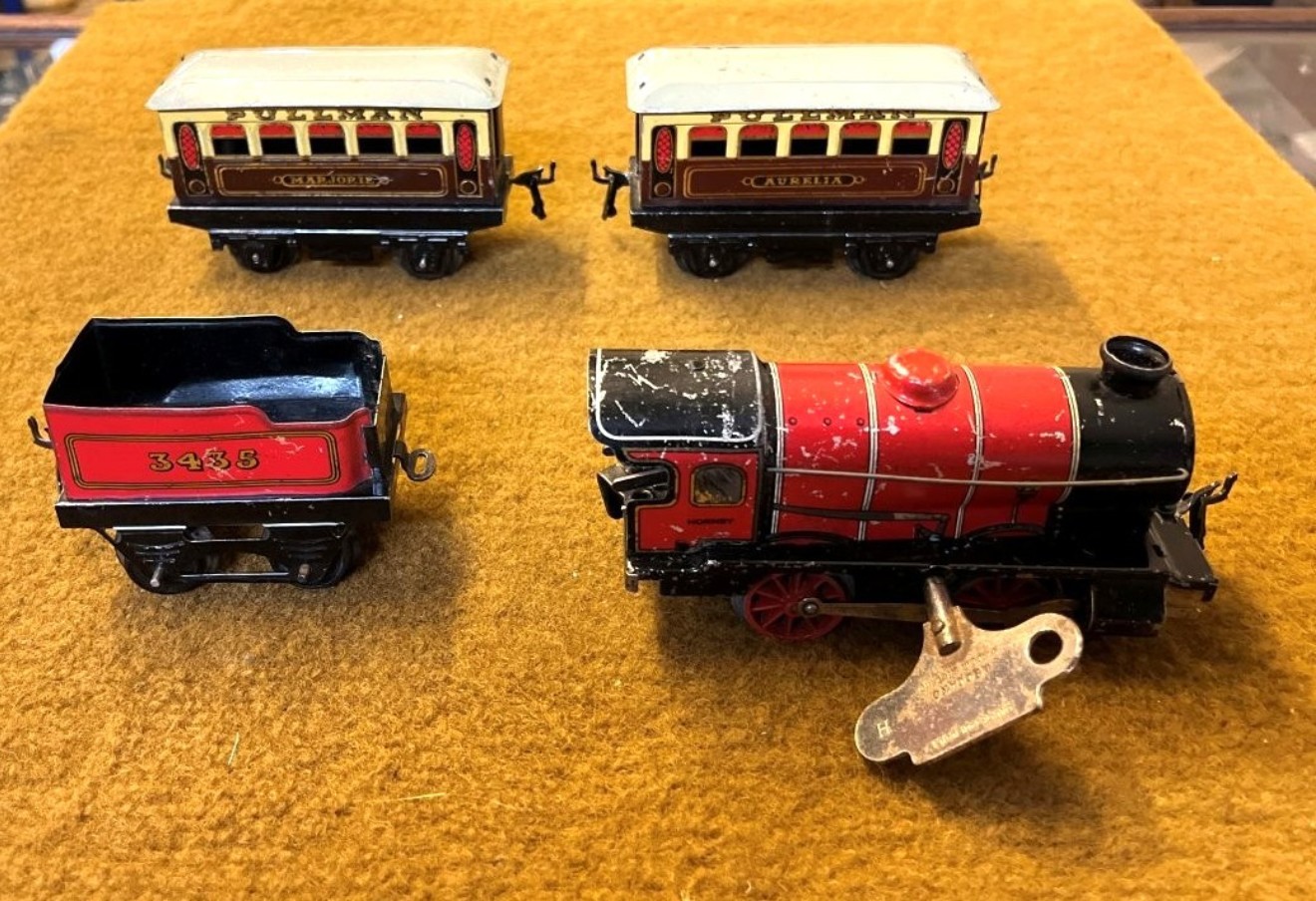 Vintage Hornby Clockwork O Gauge Train Set M1 Passenger Set