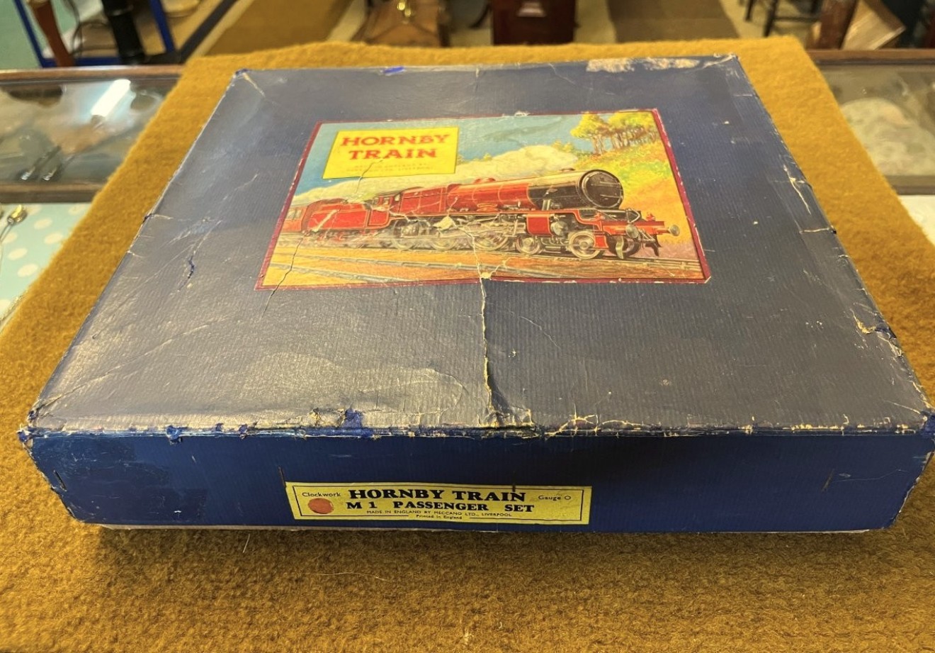 Vintage Hornby Clockwork O Gauge Train Set M1 Passenger Set
