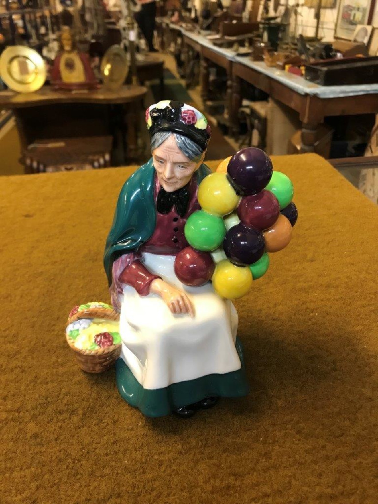 Vintage Royal Doulton Figurine "The Old Balloon Seller" HN1315