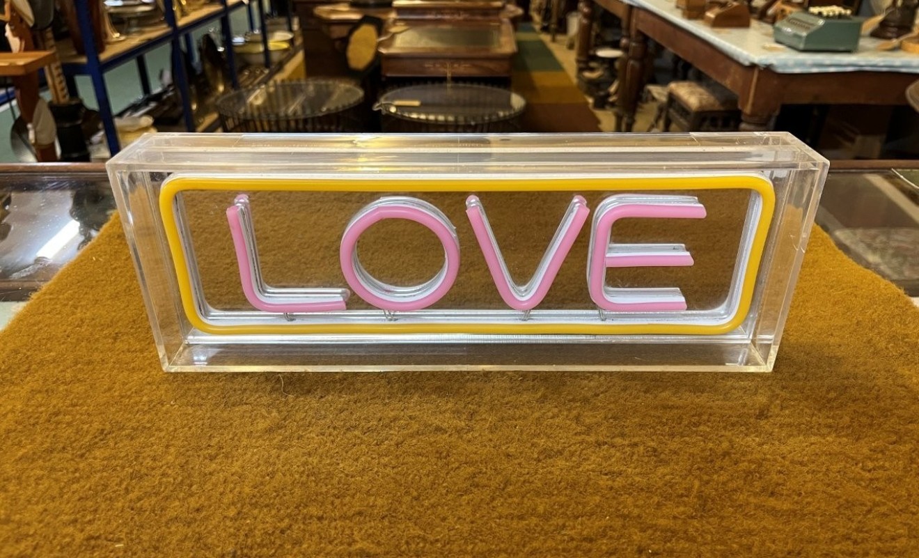 Retro Neon LOVE Sign From BundleBerry by Amanda Holden