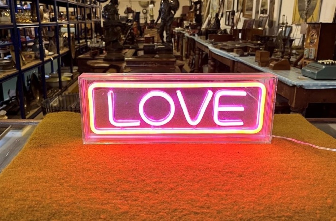 Retro Neon LOVE Sign From BundleBerry by Amanda Holden