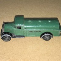 Vintage Dinky Toys Petrol Tanker - No. 25D﻿﻿﻿