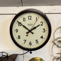 Vintage Smith's Sectric Electric Wall Clock ﻿with Brown Bakelite Case
