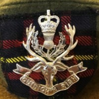 British Army Issue Tam O Shanter with Queens Own Highlanders (Seaforth / Cameron Highlanders) Patch and Badge