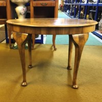 Vintage Queen Anne Style Coffee / Occasional Table