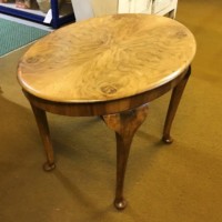 Vintage Queen Anne Style Coffee / Occasional Table