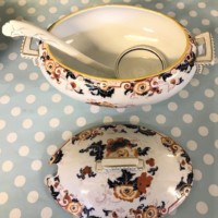 Imari Tureen, Ladle and 4 Plates