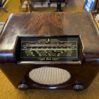 Vintage Bush DAC 90A Radio Brown Bakelite Case