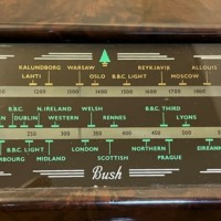 Vintage Bush DAC 90A Radio Brown Bakelite Case