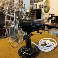 Vintage Limit Veritys 10" Oscillating Desk Fan
