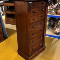 Antique Mahogany Wellington Chest with 7 Graduated Drawers