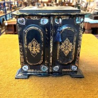 Vintage Oriental Lacquered Jewellery Box Decorated with Gilt and Mother of Pearl