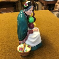 Vintage Royal Doulton Figurine "The Old Balloon Seller" HN1315