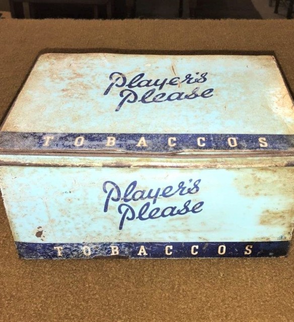 Players Tobaccos Cigarettes Tin "Players Please"