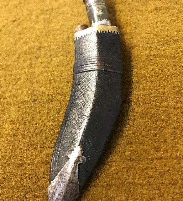 Vintage Gurkha Kukri in Leather Sheath c/w 2 Karda Knives