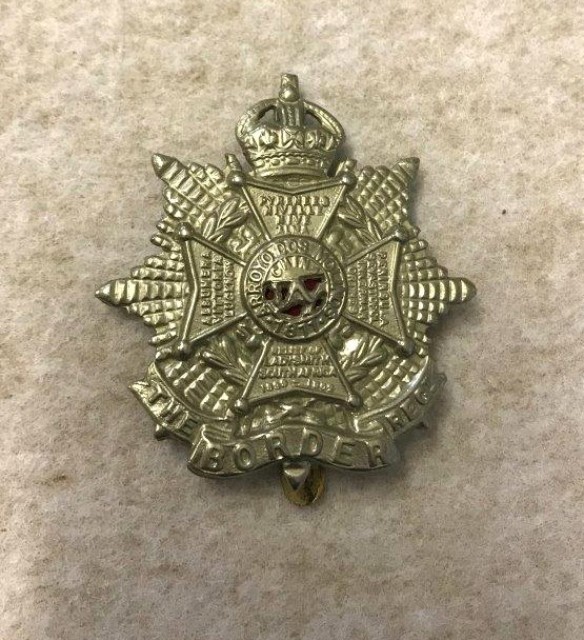 WW1 The Border Regiment Cap Badge White Metal with Brass Slider