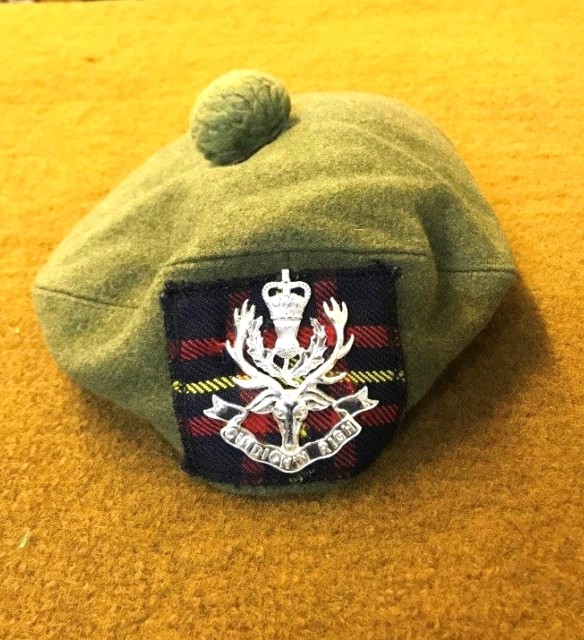 British Army Issue Tam O Shanter with Queens Own Highlanders (Seaforth / Cameron Highlanders) Patch and Badge
