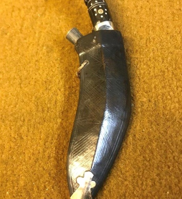 Vintage Gurkha Kukri in Leather Sheath c/w 2 Karda Knives