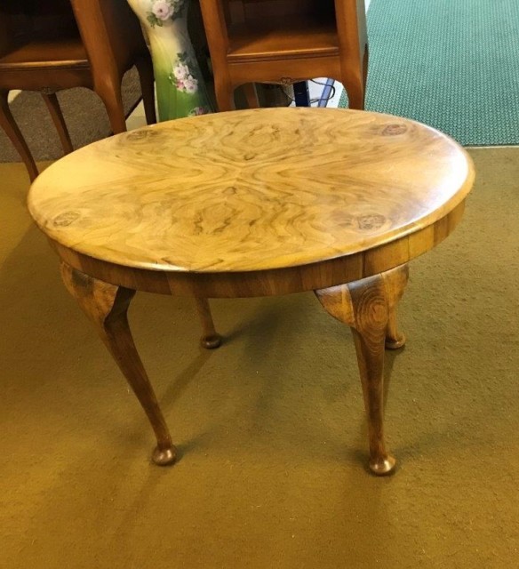 Vintage Queen Anne Style Coffee / Occasional Table