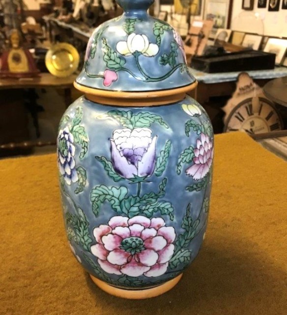 Vintage Chinese Temple Jar Floral Pattern