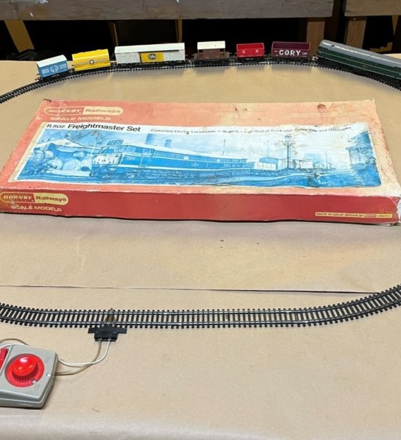 Vintage Hornby Railways R507 Freightmaster 00 Gauge Electric Train Set