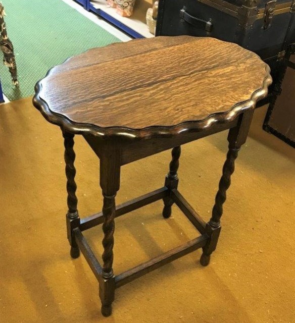 Dark Oak Oval Scalloped Edge Side Table