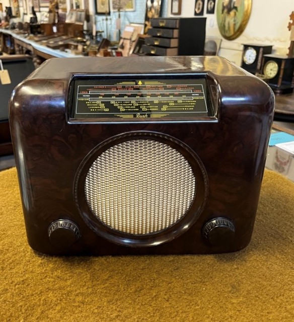 Vintage Bush DAC 90A Radio Brown Bakelite Case
