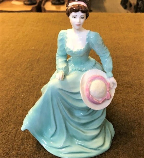 Coalport Figurine Ladies of Fashion "Madeline"