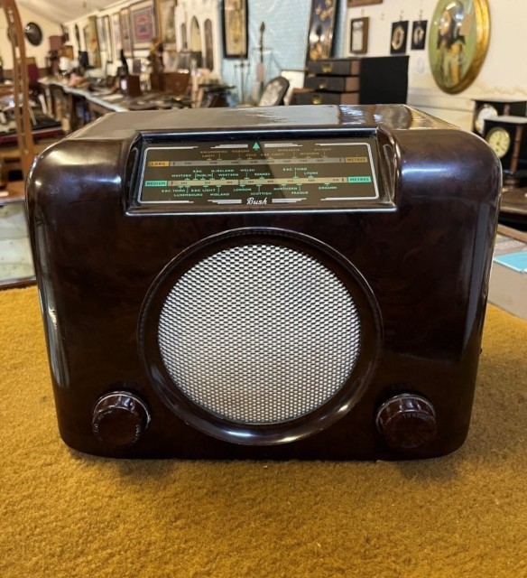 Vintage Bush DAC 90A Radio Brown Bakelite Case