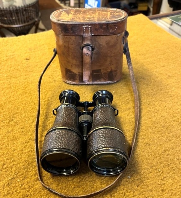 WW1 Military Binoculars by Colmont Paris in Leather Case Stamped 19 HLI for 19th Volunteer Battalion Highland Light Infantry