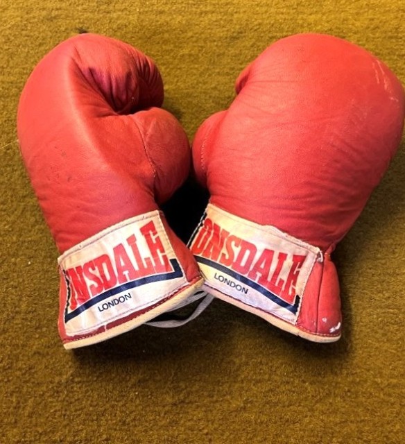 Vintage Boys Lonsdale London Laced Boxing Gloves