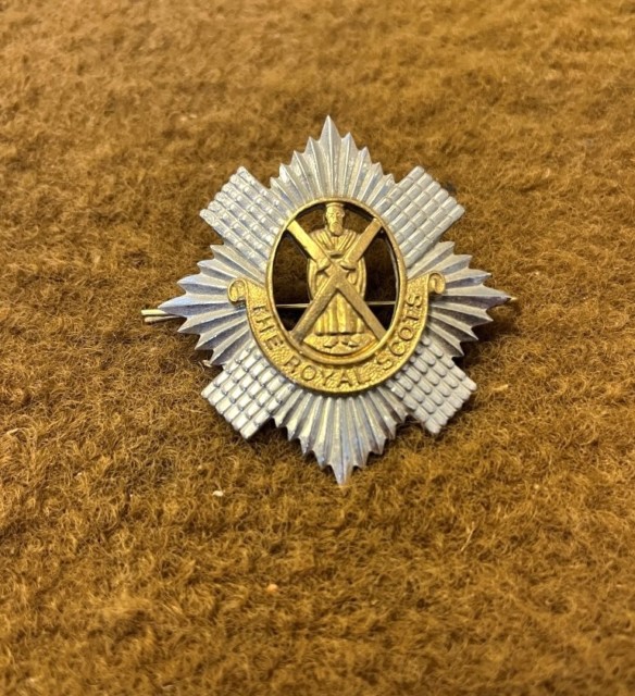 Vintage The Royal Scots Cap Badge
