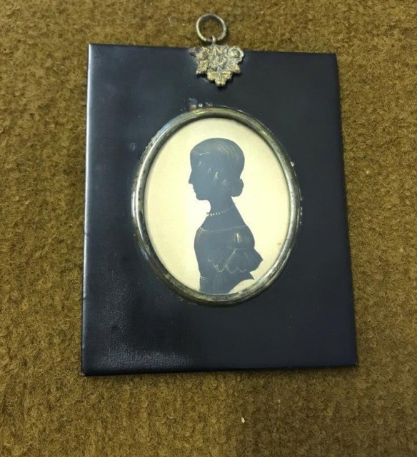 19th Century Portrait Silhouette of a Lady with Highlights Picked Out in Gold